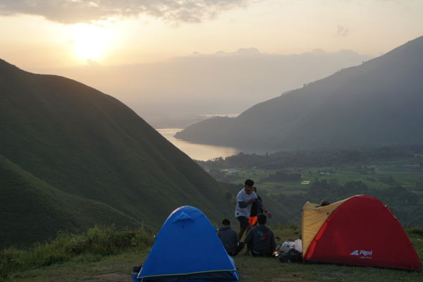 fasilitas bukit holbung