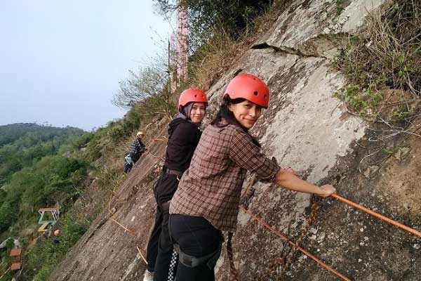 fasilitas bukit mendelem