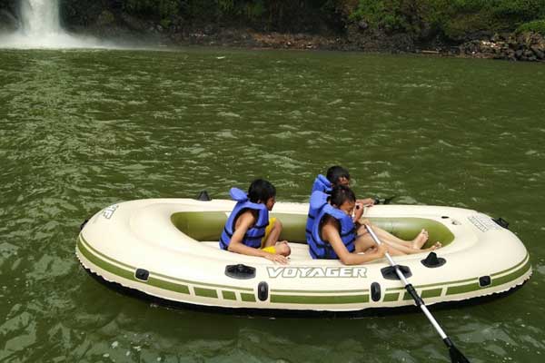 fasilitas curug leuwiliang