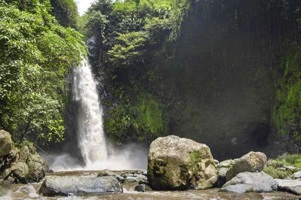 fasilitas curug luhur