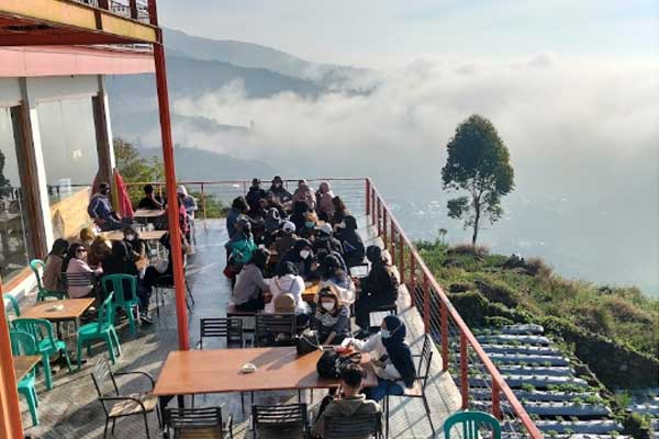 fasilitas gardu pandang tieng