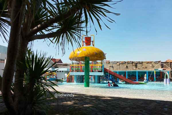 fasilitas kolam renang tirta