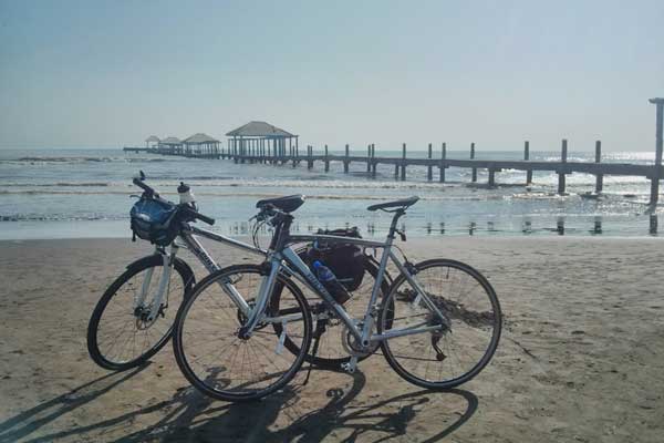 fasilitas pantai alam indah