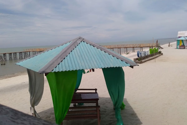 fasilitas pantai cemara kembar