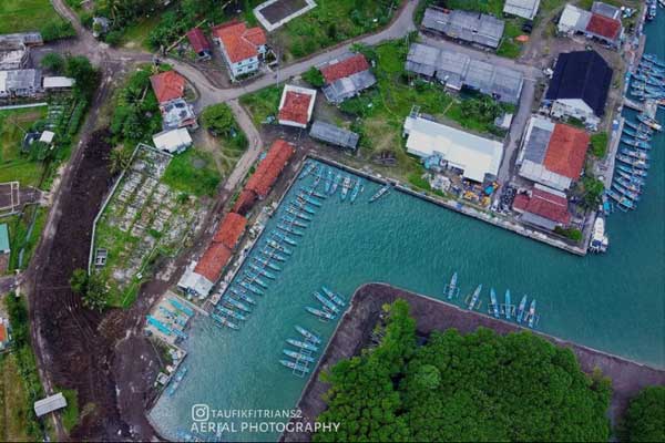 fasilitas pantai logending