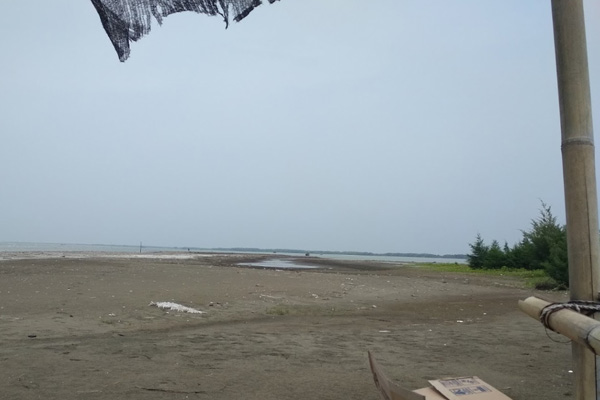 fasilitas pantai losari brebes