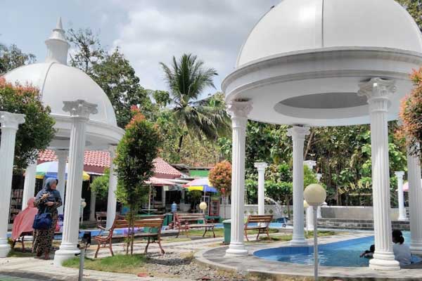 fasilitas pemandian air panas krakal