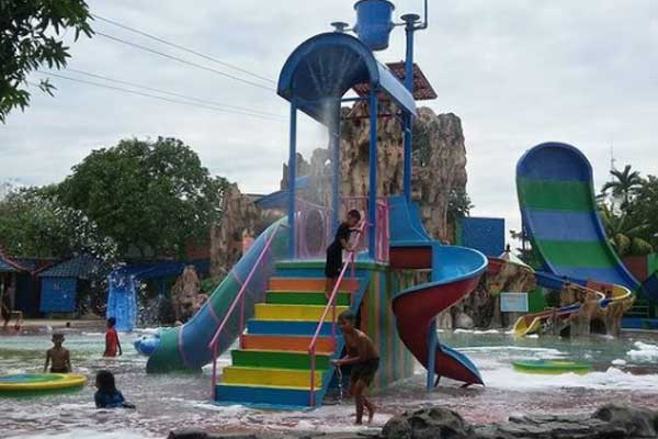 fasilitas waterboom mulia klambu