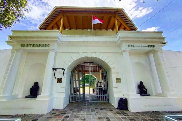 harga tiket masuk Benteng Vastenburg
