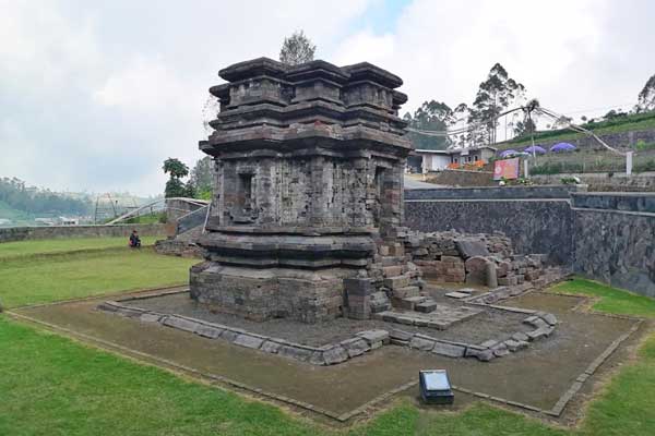 harga tiket masuk Candi Gatotkaca