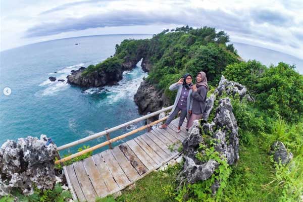 harga tiket masuk Pantai Lampon