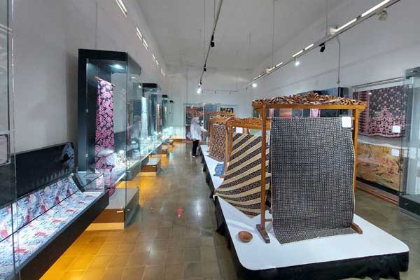 harga tiket masuk museum batik pekalongan