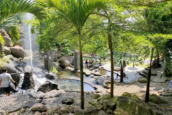 jam buka taman batu purwakarta