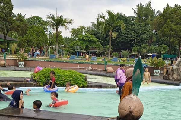 jam buka taman wiladatika cibubur