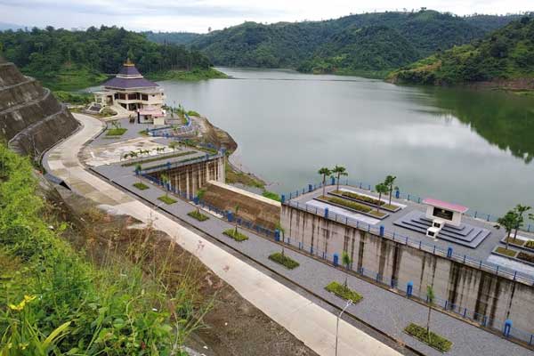 spot wisata bendungan logung