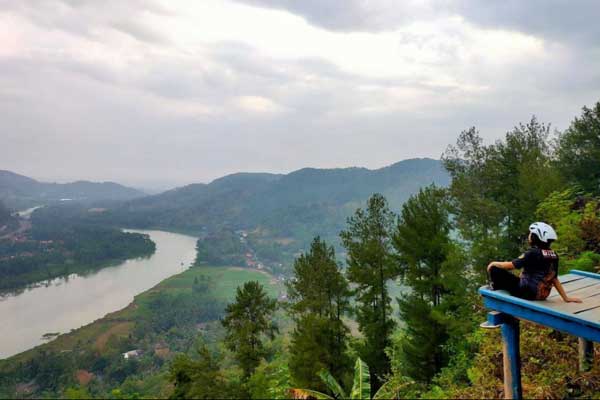 Bukit Watu Meja Banyumas 5 spot wisata bukit watu meja