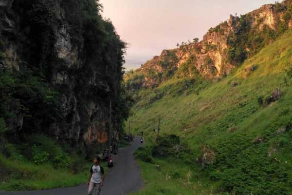 spot wisata gua wareh