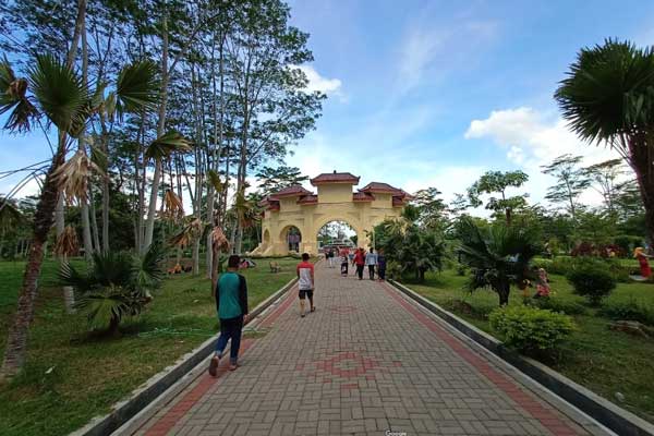 spot wisata kebun raya indrokilo