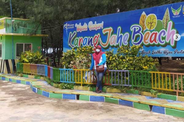 spot wisata pantai karang jahe