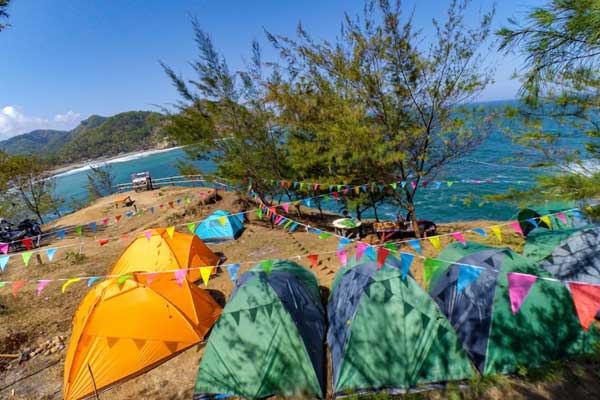 Spot wisata pantai lampon