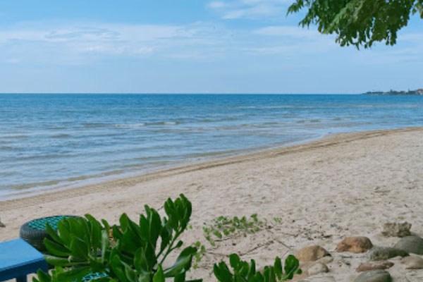 spot wisata pantai ombak mati