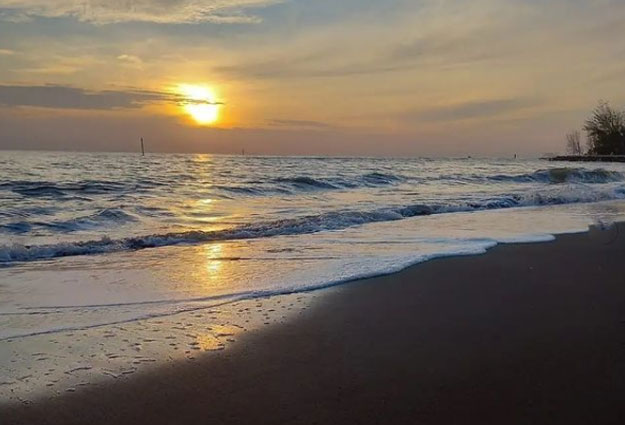 spot wisata pantai slamaran