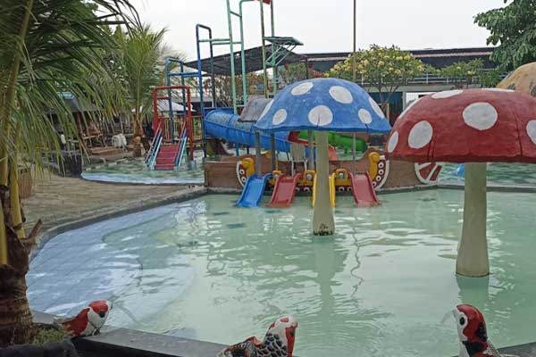 suasana wisata bajak laut gresik