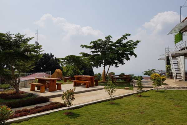 tips berkunjung bangku putih hambalang