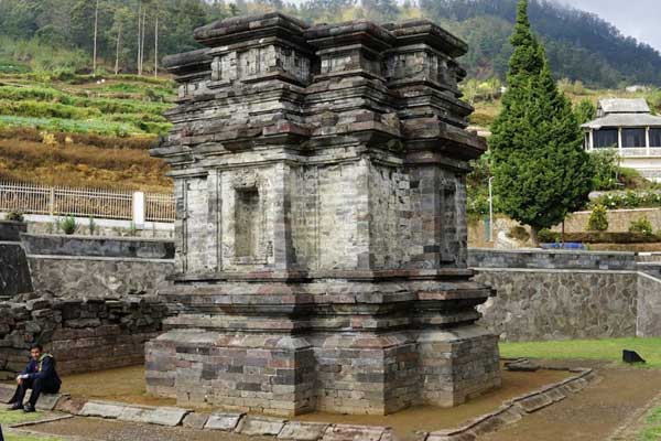 tips berkunjung candi gatotkaca