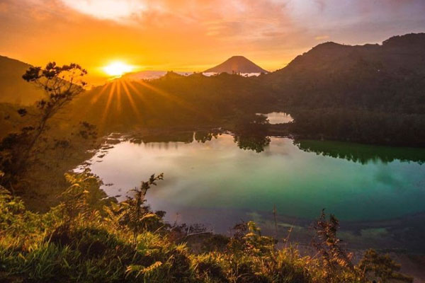 tips berkunjung ke telaga warna