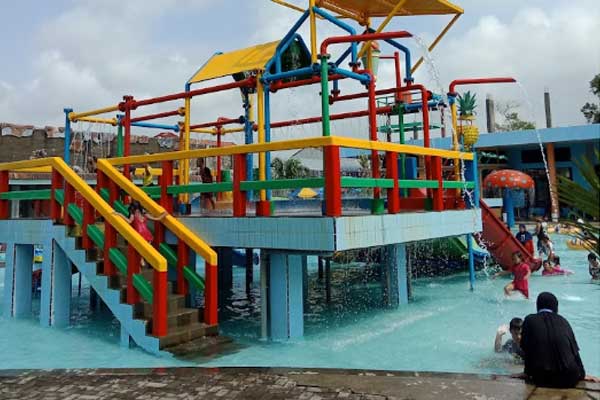 tips berkunjung kolam renang tirta